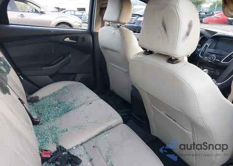 2018 Ford Focus Titanium z USA, uszkodzony, nr VIN 1FADP3N28JL294715